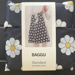 Standard Baggu in Black Daisy print